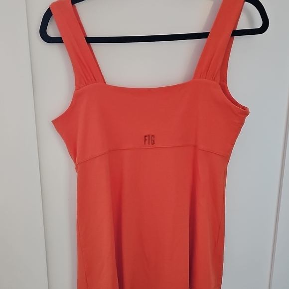 Fitted Orange Pleated Tank Top - Picture 3 of 6